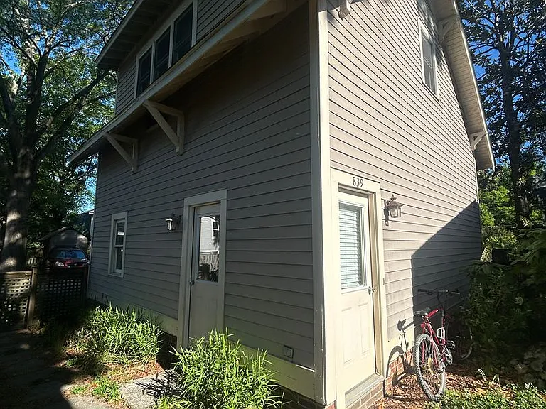 839 Onslow St — Photo 1