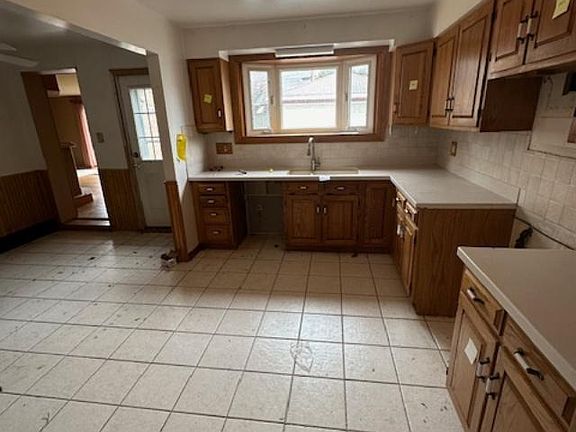 2nd image of 1048 S 6th Ave