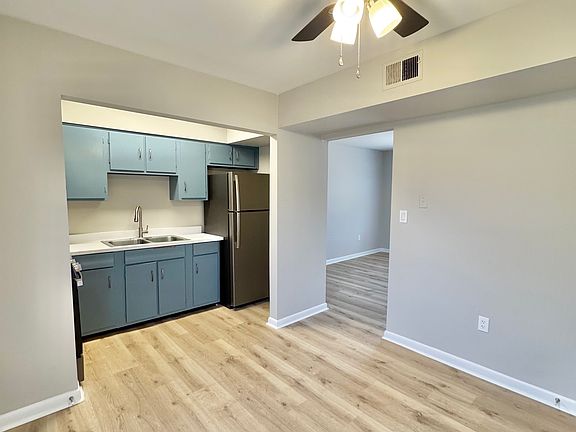 2nd image of 510 Holladay Dr #403