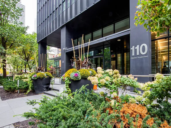 110 Charles St E #707, Toronto, ON M4Y 1T5