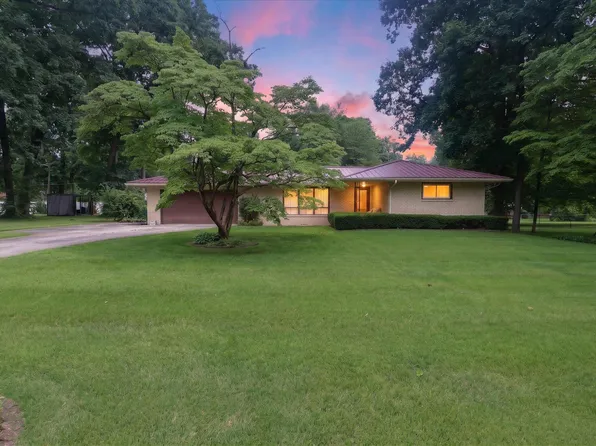 26384 Sweetbriar St, Edwardsburg, MI 49112
