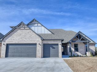 3909 Catalina Ln, Moore, OK 73160