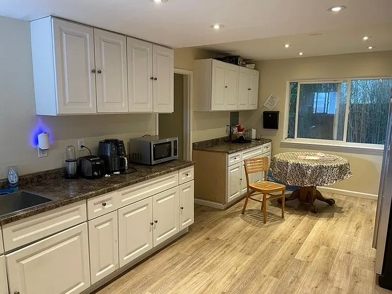 1260 Glacier Dr #5 — Photo 4