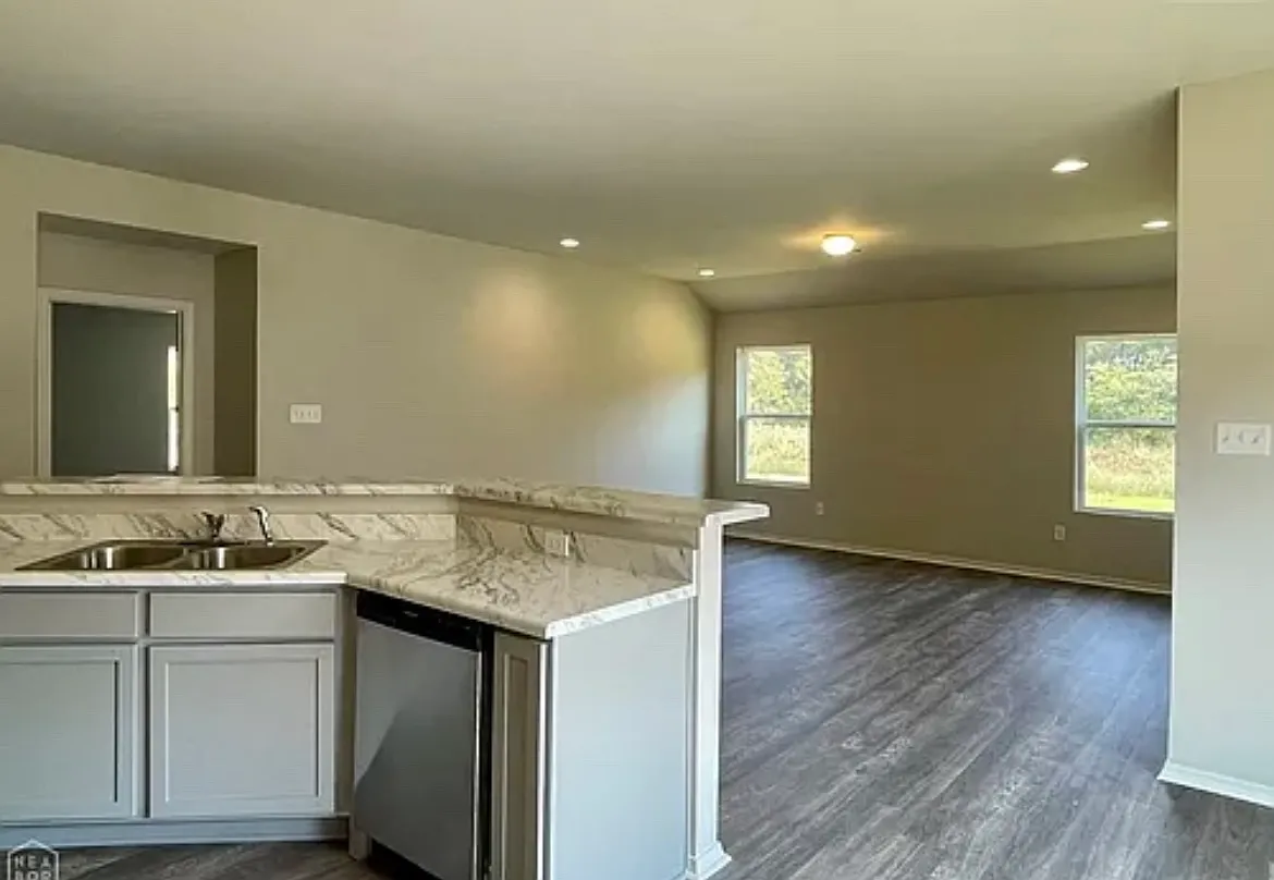 3 bed, 1472 sqft, $1,550 — Photo 3