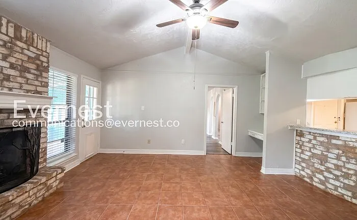 2005 Yorktown Ct S — Photo 10