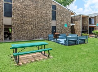 2001 Avenue F APT 26, El Campo, TX 77437