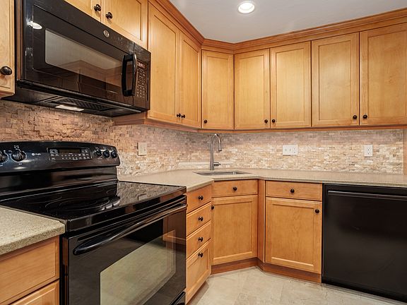 3rd image of 212 Ridgefield Cir #212B