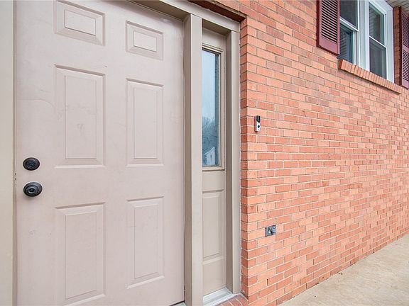 4th image of 376 Kingwood Dr