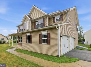 125 Woodmeadow Dr, Denver, PA 17517