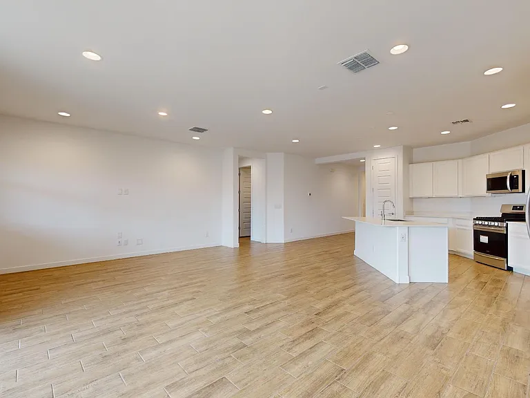 9332 W Encinas Ln — Photo 10