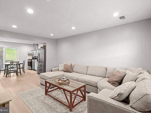 3rd image of 563 Belmawr Pl