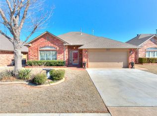 3216 Nighthawk Ln, Moore, OK 73160