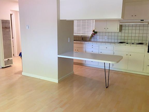 5th image of 469 Grant Ave APT D
