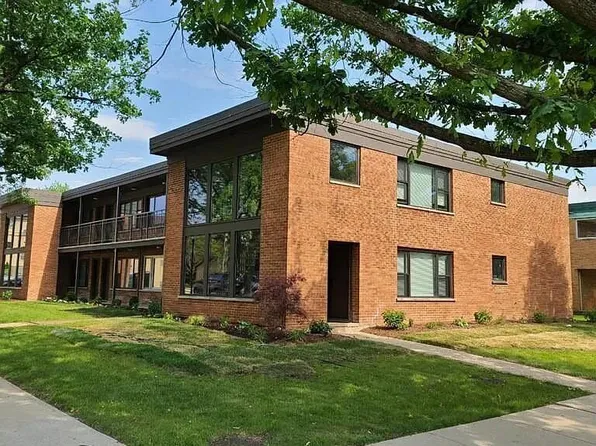 1143 David Dr APT 4, Bensenville, IL 60106