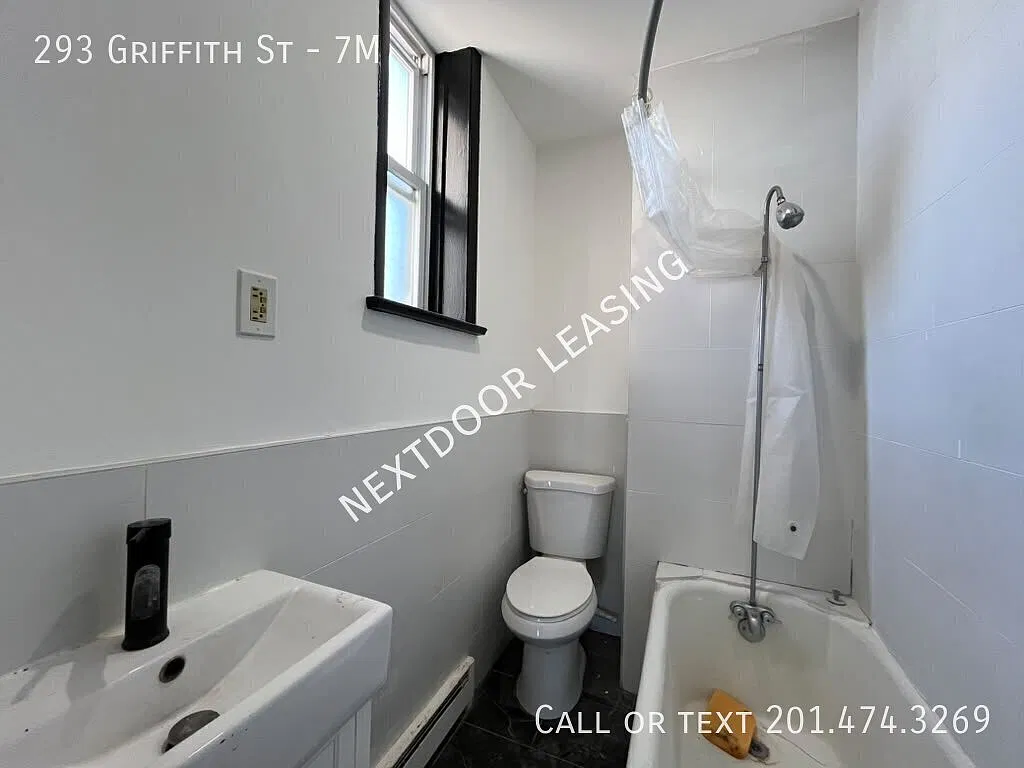 293 Griffith St — Photo 4