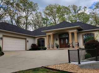 38 Park Pl, Sunrise Beach, MO 65079