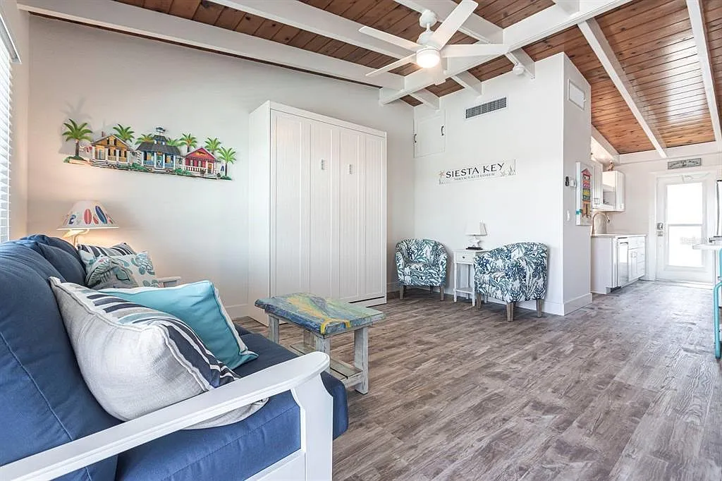 Studio, 1.0 bath, 420 sqft, $5,070 — Photo 2