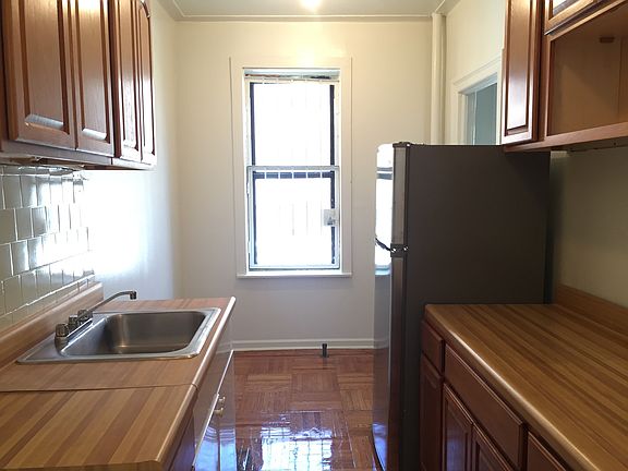 3rd image of 499 Lincoln Pl