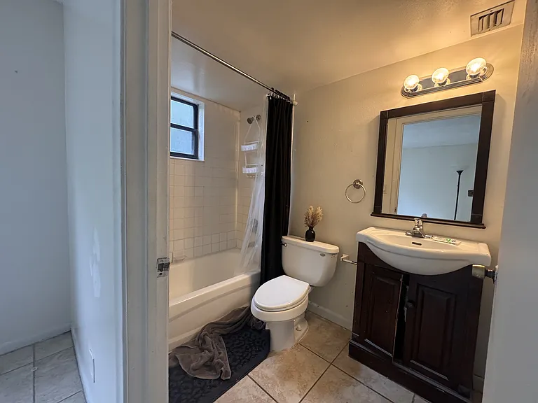 2050 N Congress Ave — Photo 14