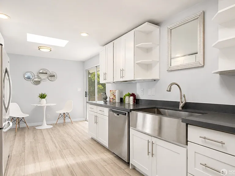 1832 Camas Ave NE — Photo 11
