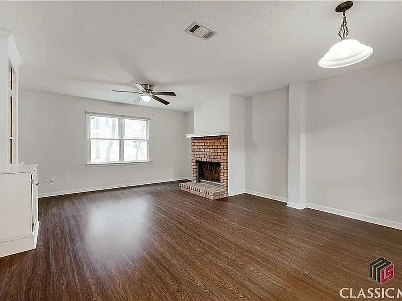 2 bed, 1.5 bath, 1292 sqft, $1,300 — Photo 4