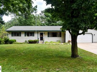 815 Calvin Dr, Traverse City, MI