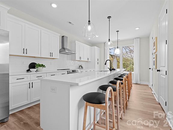 3rd image of 3216 Riley Ave