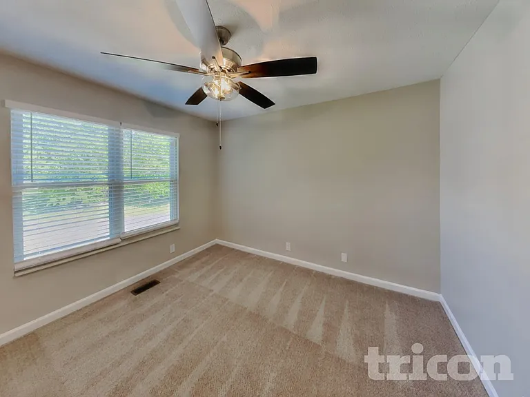 107 Charleston Ct — Photo 11