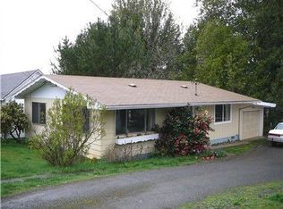 940 E 2nd St, Coquille, OR