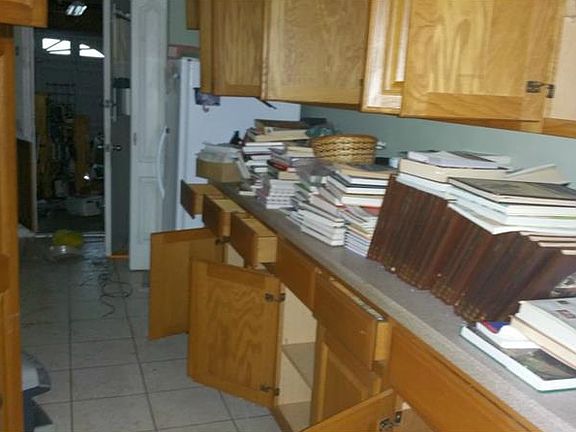4th image of 103 S Manhattan Ave