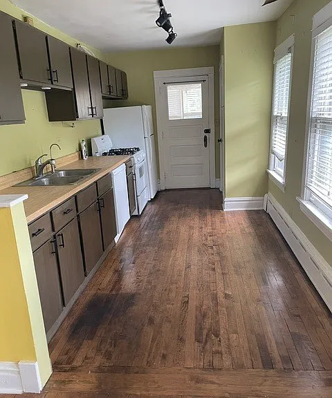 211 N Larch Ave — Photo 4