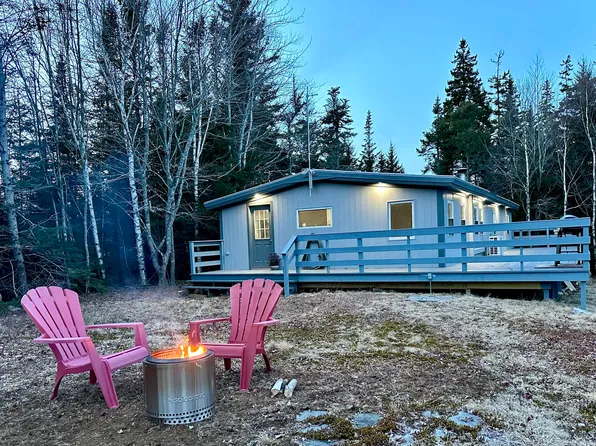 15 Bay State Road, Vinalhaven, ME 04863