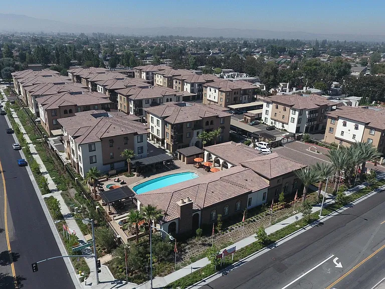 Paloma Apartment Homes — Photo 26