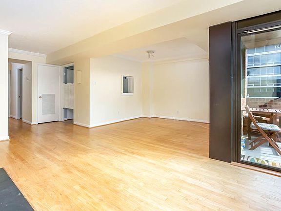 LivingRoom and private balcony