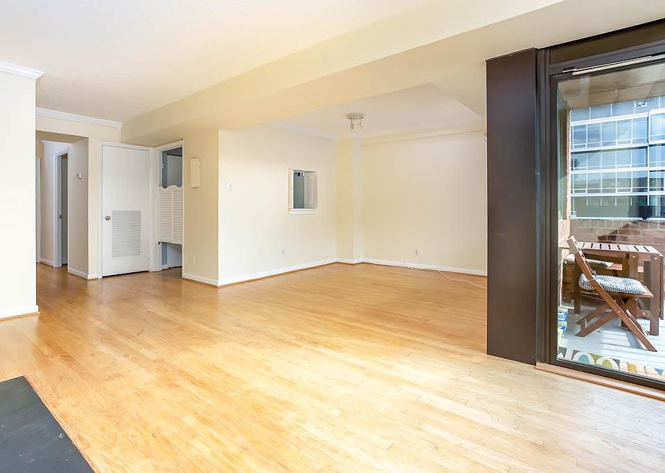 LivingRoom and private balcony