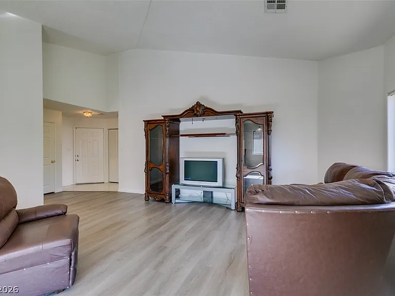 5054 S Rainbow Blvd #202 — Photo 12