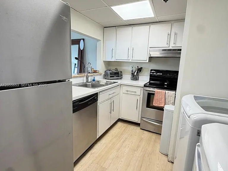 540 Brickell Key Dr #1418 — Photo 10