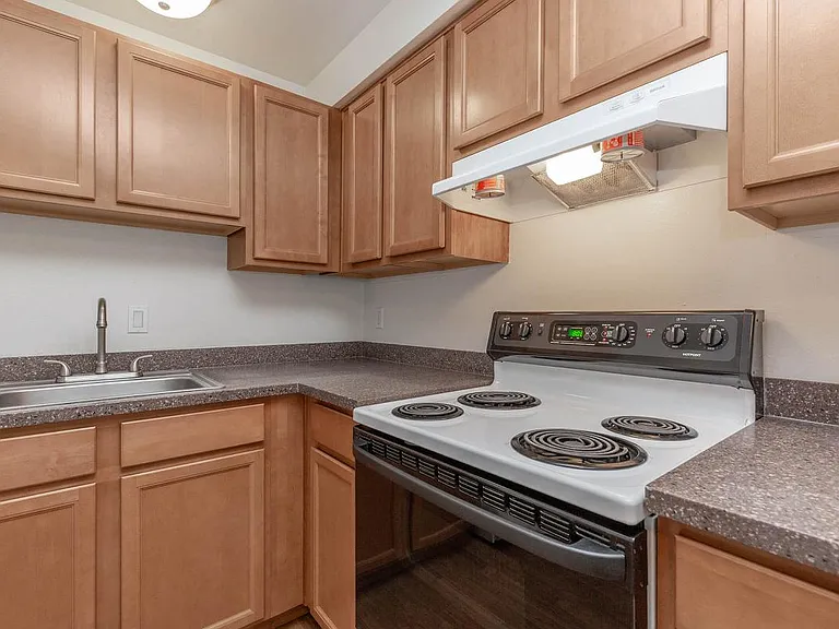 Fairwood Apartments — Photo 13