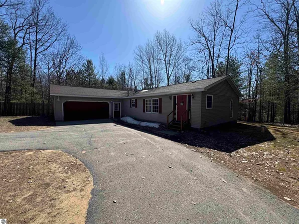 510 Shelly B Ln, Traverse City, MI 49696