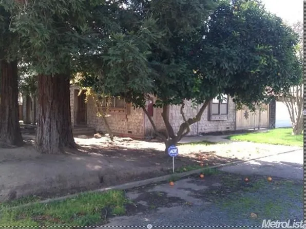 15745 N Locust Tree Rd, Lodi, CA 95240