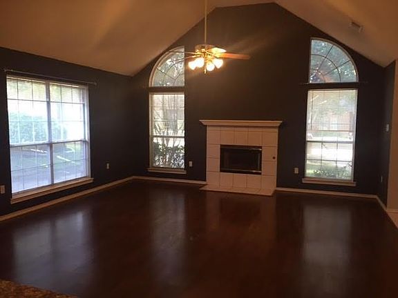 4th image of 2207 Timberline Dr