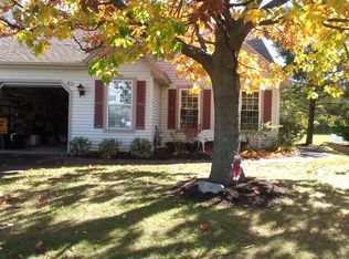 12 Highpointe Dr, Troy, NY 12182