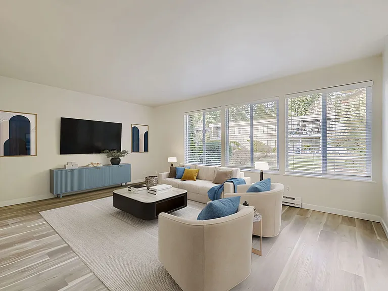Beautifully Renovated 1 & 2 Bedroom Apartments in Lynnwood! — Photo 43