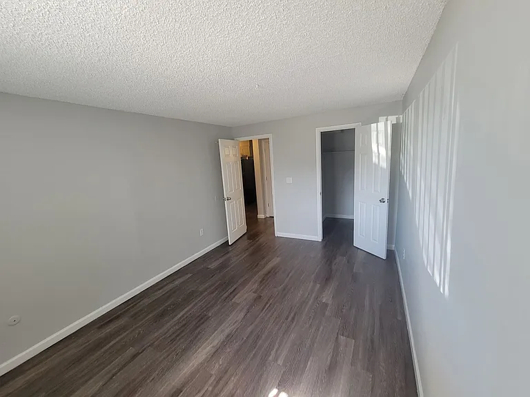 Elm Grove Apartments — Photo 9