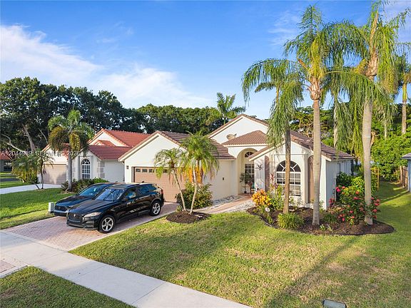 3rd image of 1971 Oak Berry Cir
