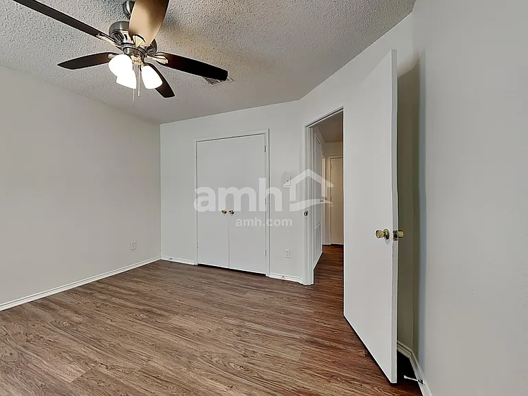 1528 Englewood Dr — Photo 16