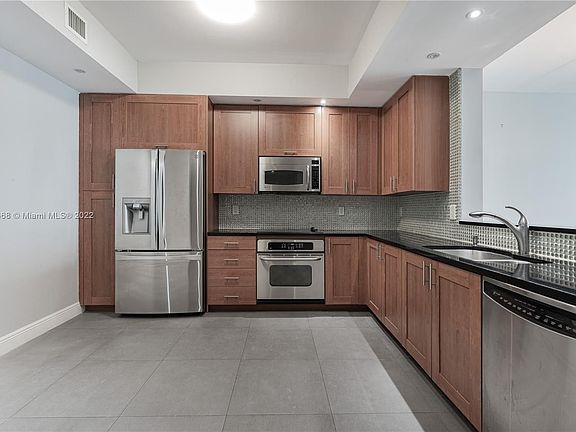 5th image of 3340 NE 190th St APT 1607