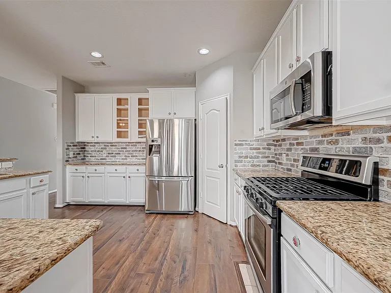 502 Mornington Ln — Photo 4