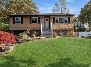 65 S Howell Ave, Centereach, NY 11720