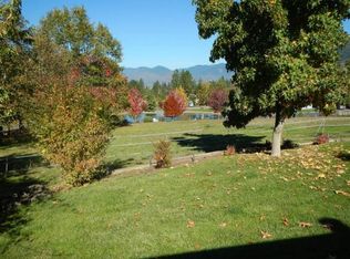 265 Red Spur Dr, Grants Pass, OR 97527